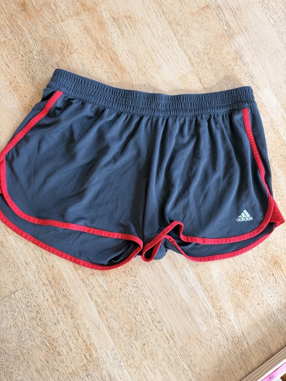 XL Adidas Women's 4” Running CLIMALITE Shorts in Grey Red Strip 100% Polyester